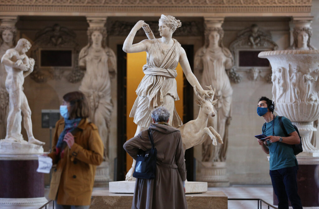 Con restricciones, Francia reabre las puertas del Museo Louvre de París 12 louvre