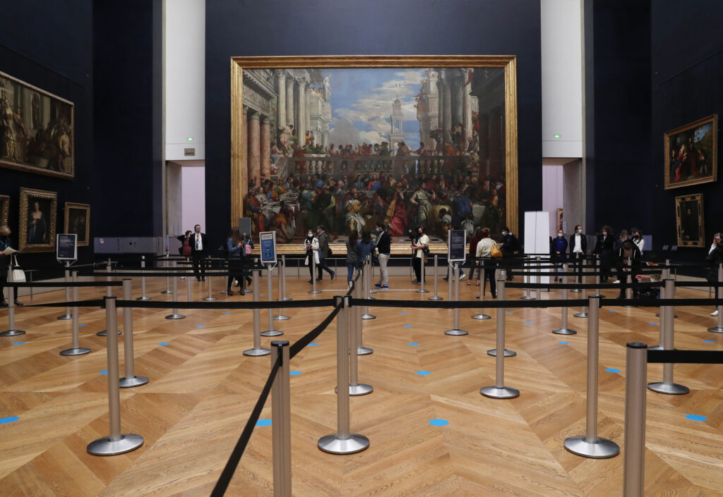 Con restricciones, Francia reabre las puertas del Museo Louvre de París 8 louvre