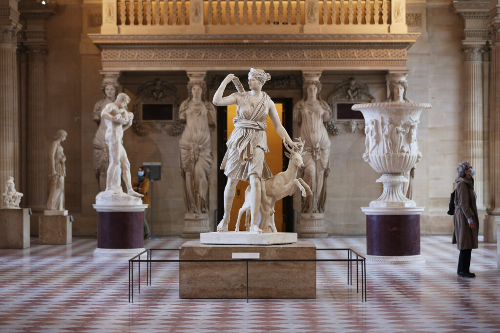 Con restricciones, Francia reabre las puertas del Museo Louvre de París 21 louvre
