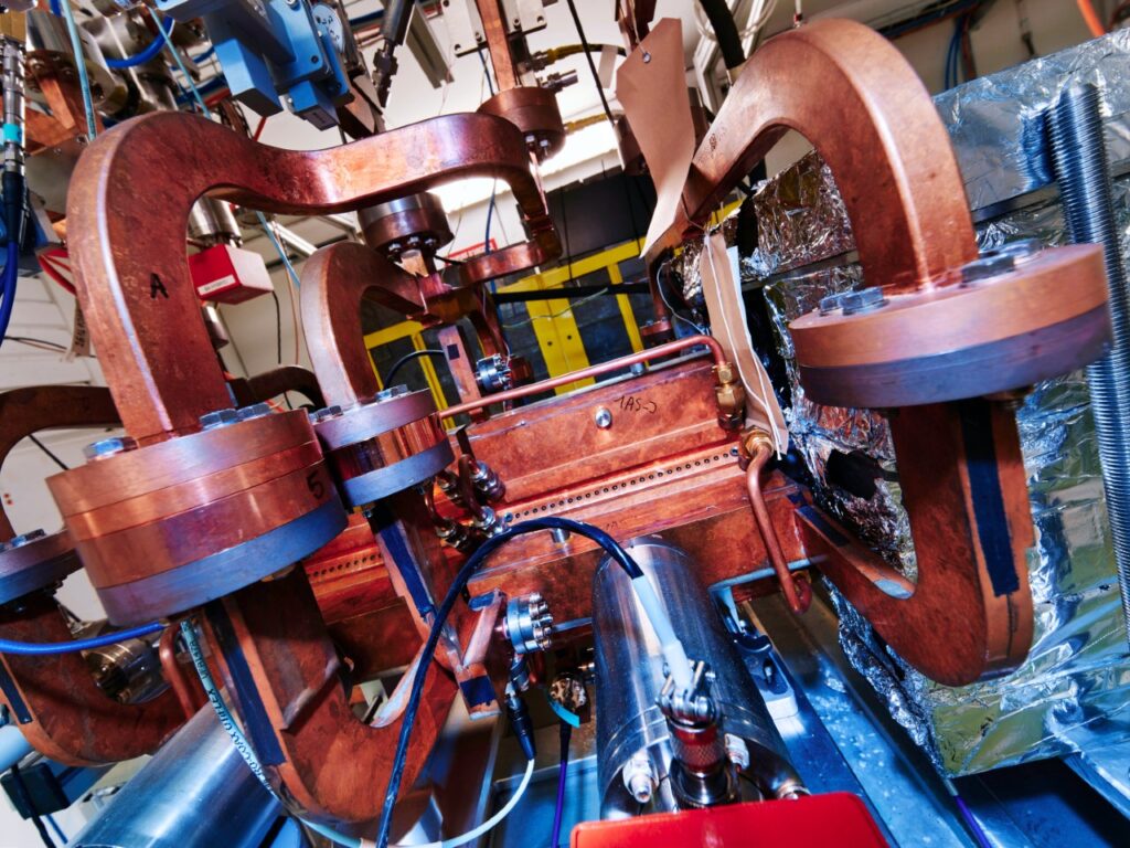 Alumnos de la UNAM ponen a prueba el acelerador de partículas del CERN 6 acelerador de partículas