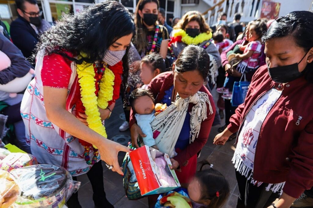 Llevan "Navidad en las montañas" a niños de Guerrero 6 navidad en las montañas