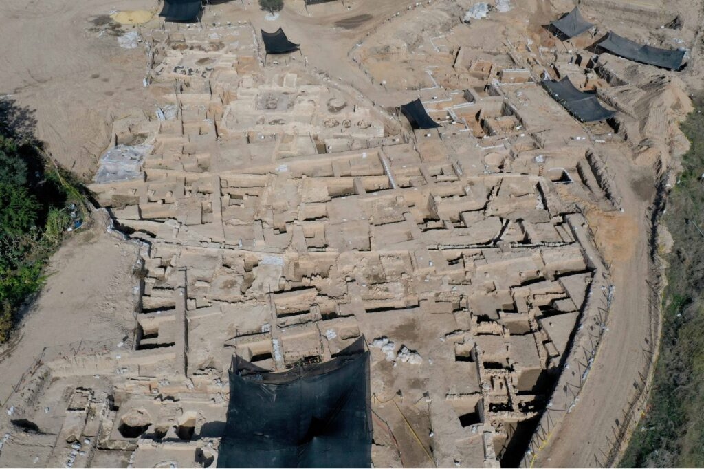 Descubren complejo industrial de hace 1,900 años y un gran cementerio 8 complejo industrial