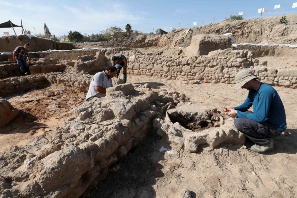 Descubren complejo industrial de hace 1,900 años y un gran cementerio 7 complejo industrial