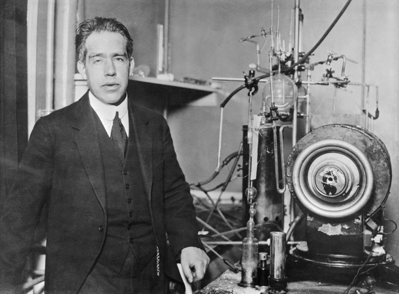 Niels Bohr, A 100 Años De Recibir El Nobel De Física - Fusilerías