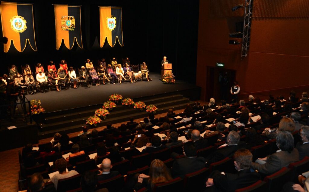 Entregan premio Sor Juana Inés de la Cruz a 79 universitarias 7 premio Sor Juana Inés de la Cruz