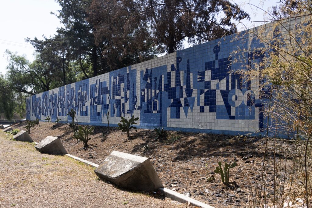'Abstracción integrada', el mural rescatado de una fábrica de bujías 7 Abstracción integrada