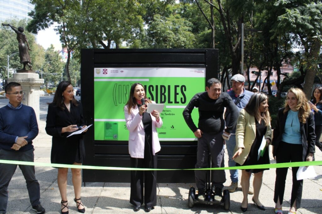 Muestran a mexicanos "(In)visibles" con exposición en Reforma 6 Inauguración de la exposición en Paseo de la Reforma.
