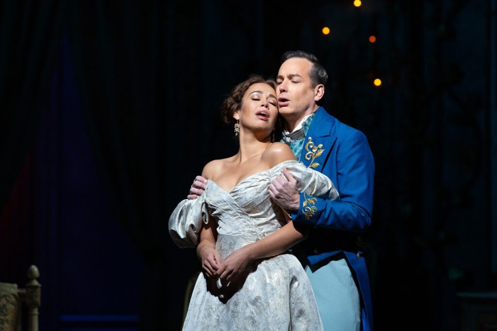 Soprano Nadine Sierra protagoniza 'La traviata' desde MetOpera 8 La traviata