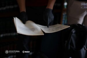 Austria restituye a México milenario yugo de piedra sedimentada 6 Desde Austria se restituye al pueblo de México un milenario yugo de piedra sedimentada Foto Secretaría de Relaciones Exteriores 3
