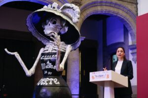 Con fotos de Día de Muertos buscan romper un Récord Guinness 7 Anuncio del Festival de Día de Muertos en CdMx