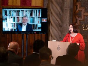 FIL Guadalajara: Barcelona, invitada de honor en 2025 7 Barcelona será la ciudad invitada de Honor en la FIL Guadalajara en 2025. Así lo han anunciado el alcalde Barcelona, Jaume Collboni, y la directora general de la FIL, Marisol Schulz.