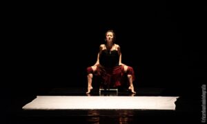 Cecilia Appleton presenta libro sobre contradanza y coreografía 7 Cecilia Appleton presenta hoy domingo 8 de octubre su coreografía Lobas y el libro Contradanza. 40 años de representación de cuerpos con voluntad, en el Complejo Cultural Los Pinos