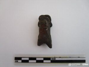 Hallan en Chapultepec fosas funerarias de 3 mil 500 años 9 Expertos del INAH hallaron una serie de fosas funerarias prehispánicas con aproximadamente 3 mil 500 años en el Bosque de Chapultepec