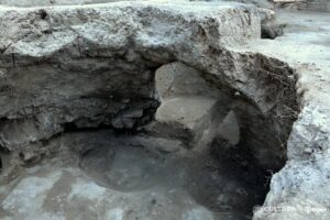 Hallan en Chapultepec fosas funerarias de 3 mil 500 años 6 Expertos del INAH hallaron una serie de fosas funerarias prehispánicas con aproximadamente 3 mil 500 años en el Bosque de Chapultepec