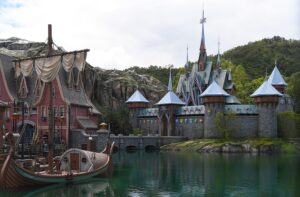 Disney estrena parque de “Frozen” en Hong Kong 6 El Hong Kong Disneyland Resort abrirá al público un nuevo terreno temático inspirado en las exitosas películas Frozen y Frozen 2