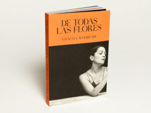 Natalia Lafourcade presenta "De todas las flores", el libro 6 mexicana Natalia Lafourcade presenta en el contexto de la Feria Internacional del Libro de Guadalajara su libro De todas las flores, publicado por Cultura y Entretenimientos ML.