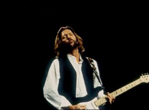 Clapton evolucionó al rock con sus diversas bandas hacia finales de la década