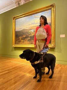 El Museo Nacional de Arte (Munal) no solo promueven el acceso de las personas ciegas o con debilidad visual acompañadas de sus perros guía