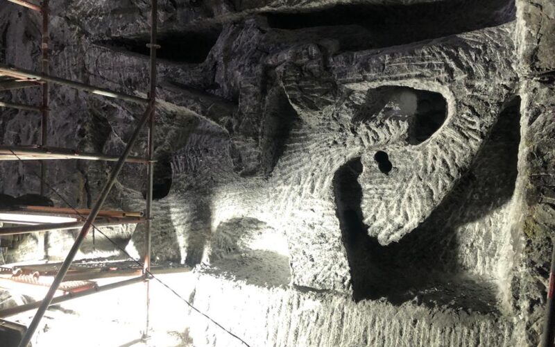 El Museo Subterráneo Monumental, el primero instalado 180 metros bajo tierra, fue inaugurado al interior de la Catedral de Sal del municipio de Zipaquirá