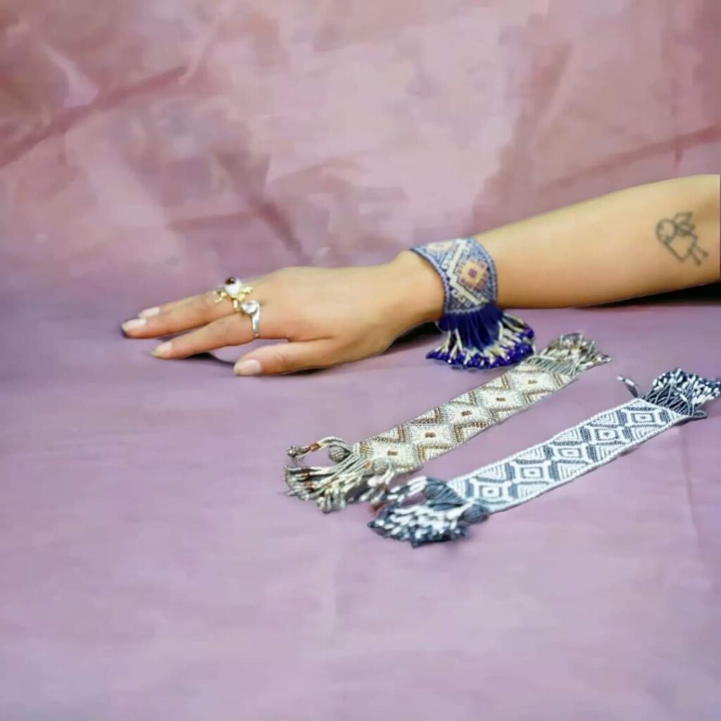 Arte wixárika teje un puente entre generaciones y geografías 7 Angelica cosio wixárika arte textil joyería huichol