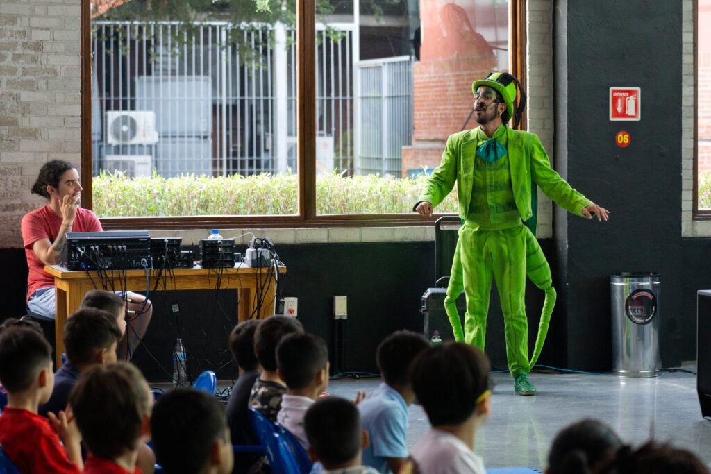 La ópera infantil ‘De grillos y chicharras’ ayuda a entender la migración 5 De grillos y chicharras opera infantil migración