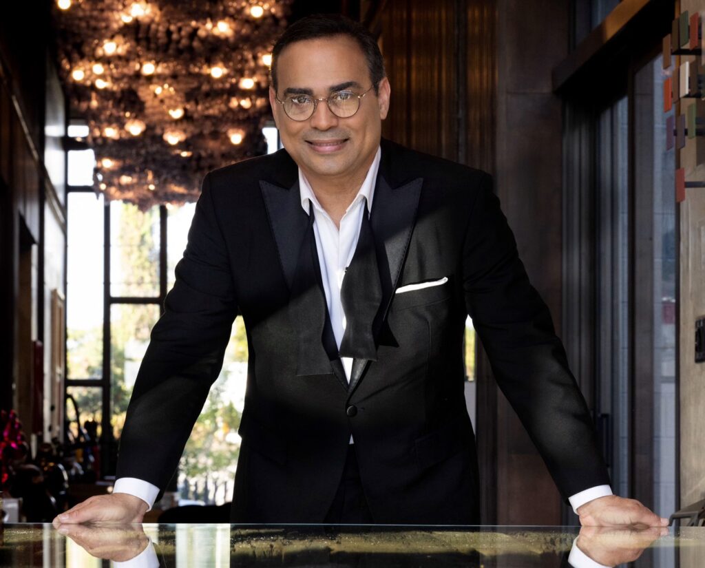 Gilberto Santa Rosa garantiza otro siglo de salsa 6 Gilberto santa rosa caballero de la salsa auditorio