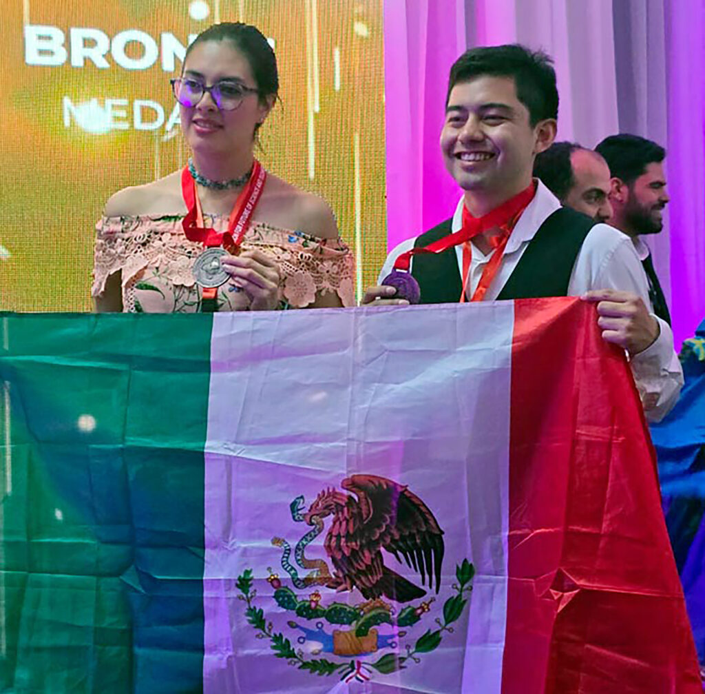 Alumnos de la UNAM ganan tercer lugar en Feria de Ciencias en Túnez 7 I-FEST 2024 Túnez ciencias física biomédica unam