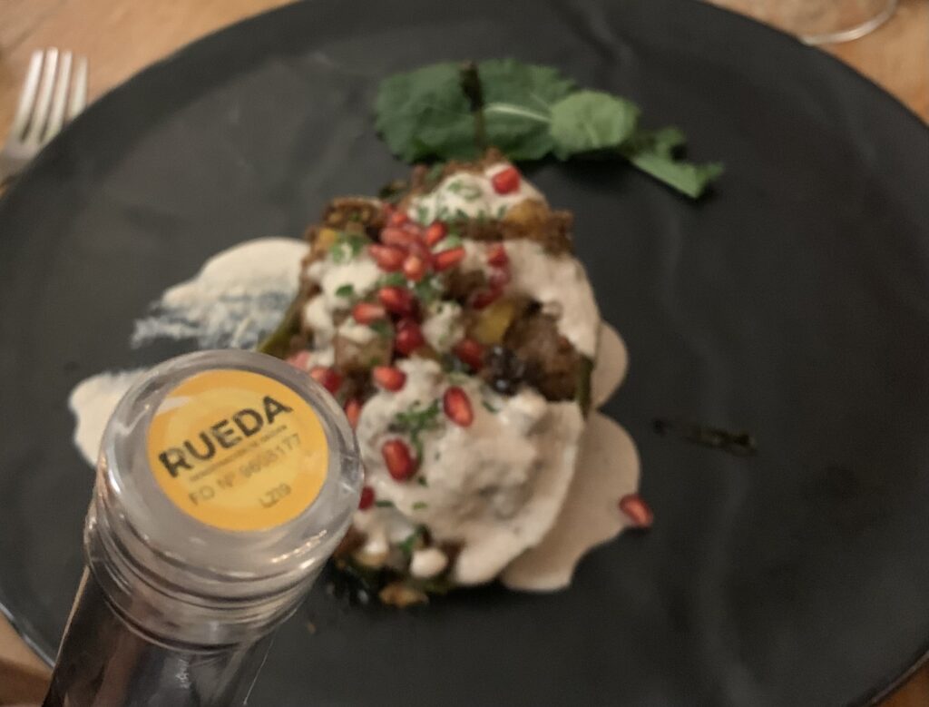 Cocina mexicana, simbolismo en los fogones 6 Los chiles en nogada tienen más de 200 años de vida con múltiples historias que rodean al platillo