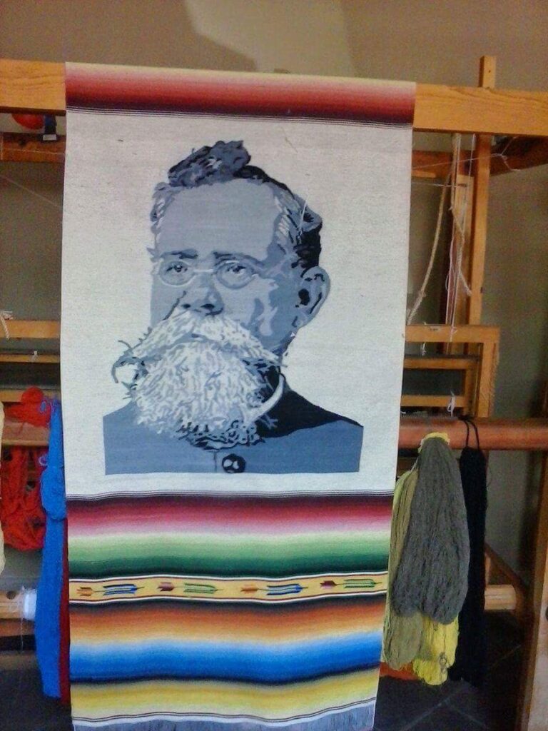 Sarape tradicional, una pieza artística apreciada a escala mundial 10 Maestro artesano sarapes gabanes lana ruben tamayo
