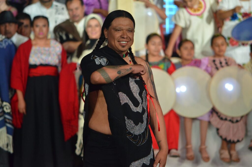 Sarape tradicional, una pieza artística apreciada a escala mundial 7 Maestro artesano sarapes gabanes lana ruben tamayo