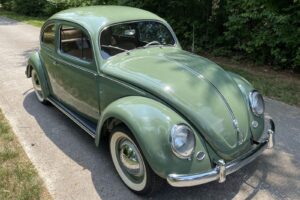 El primer vocho de México rodó en CU hace unos 70 años 7 La historia del el Volkswagen sedán, el famoso vocho en México inicio con la inauguración de los primeros cursos en Ciudad Universitaria
