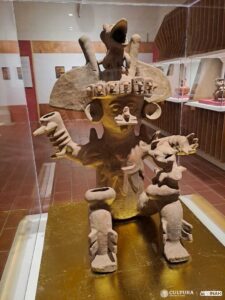 "Xolos, compañeros de viaje" llega a Colima con 90 piezas 7 La exposición Xolos, compañeros de viaje llega al Museo Regional de Historia de Colima