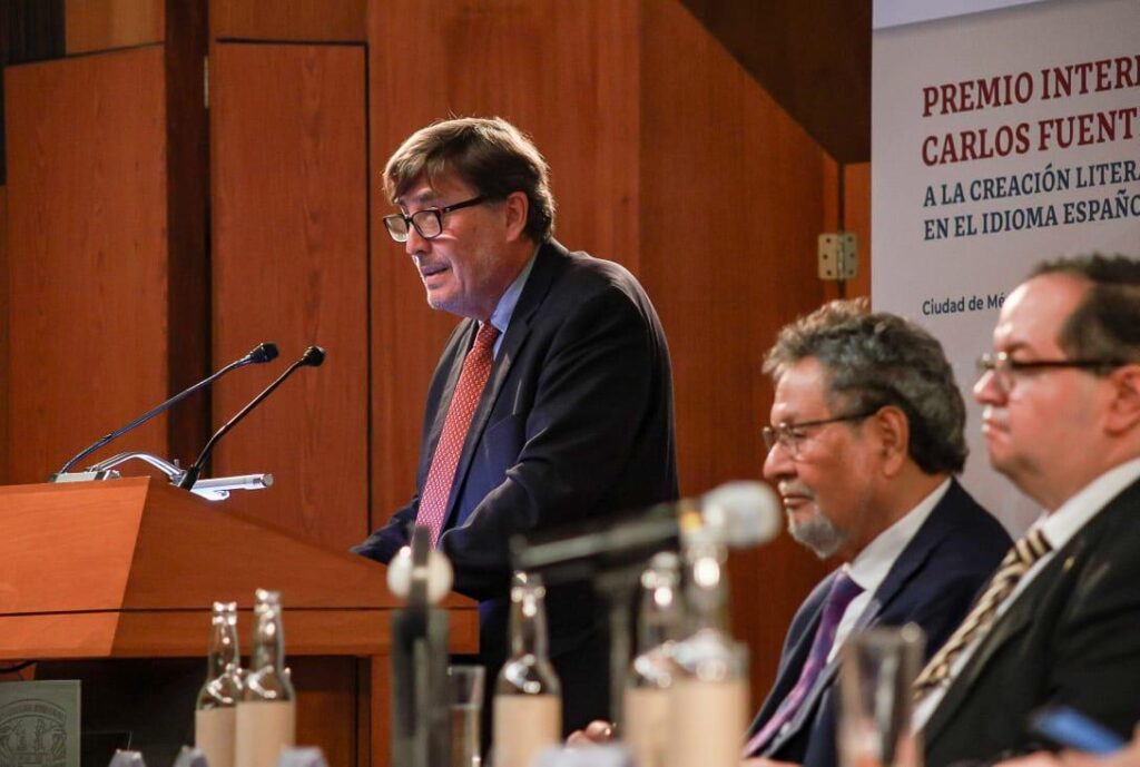 "Fuentes me enseñó que el Atlántico es un puente y no un abismo" 10 Luis García Montero carlos fuentes premio escritor