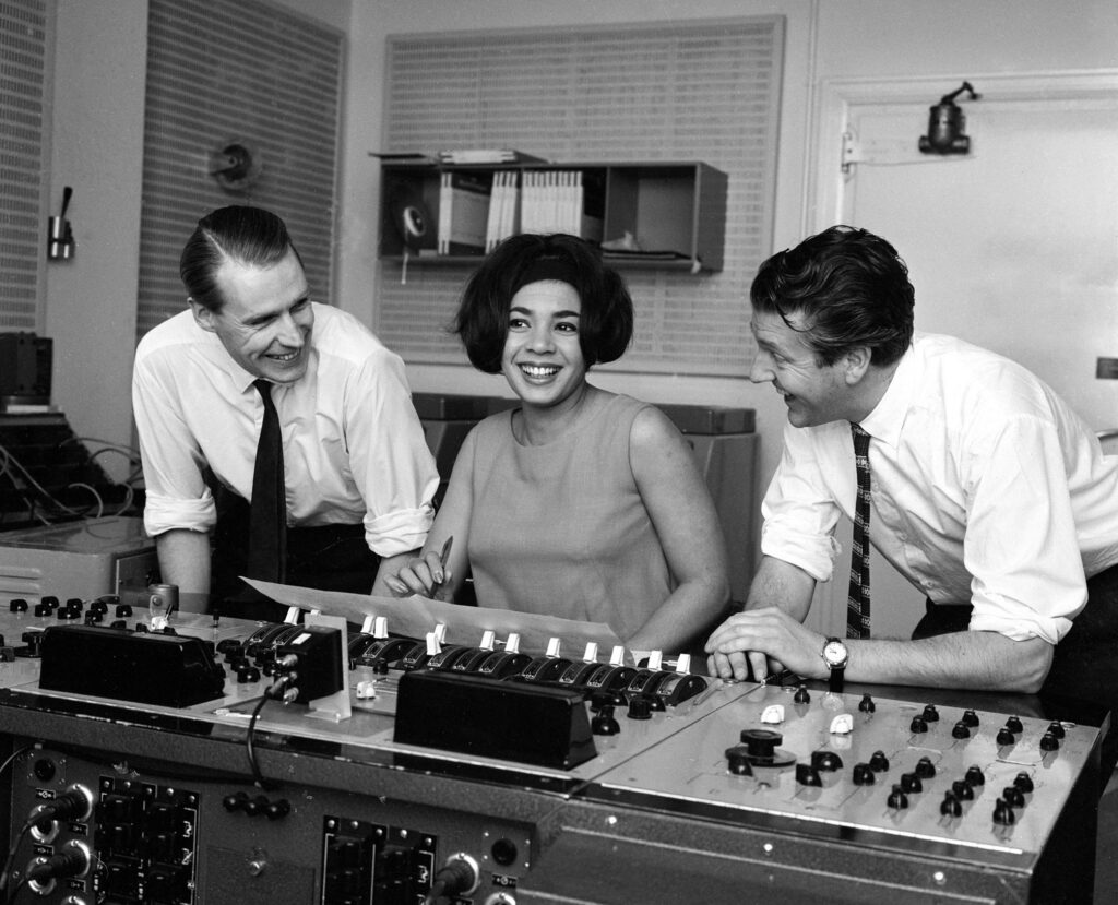 Los diamantes no son eternos: Shirley Bassey subasta sus joyas 7 Shirley Bassey Diamonds Are Forever subasta Sotheby