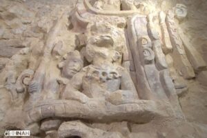 Hallan 3 fachadas con relieves sobre la dinastía Kaanu'l en la zona de Dzibanché 7 El INAH descubre tres fachadas con relieves alusivos a la dinastía Kaanu'l, en la Zona Arqueológica de Dzibanché
