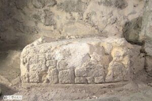 Hallan 3 fachadas con relieves sobre la dinastía Kaanu'l en la zona de Dzibanché 8 El INAH descubre tres fachadas con relieves alusivos a la dinastía Kaanu'l, en la Zona Arqueológica de Dzibanché