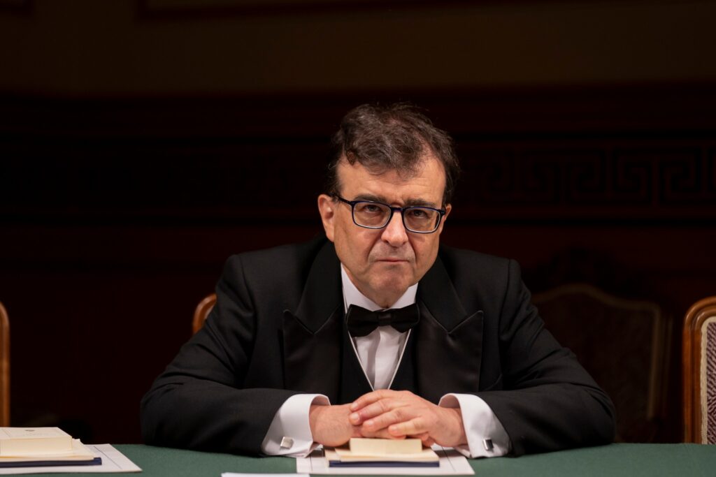 Javier Cercas: «Hay libros buenos que se venden poco y malos que se venden mucho» 6 Javier cercas rae silla r malentendidos modernidad