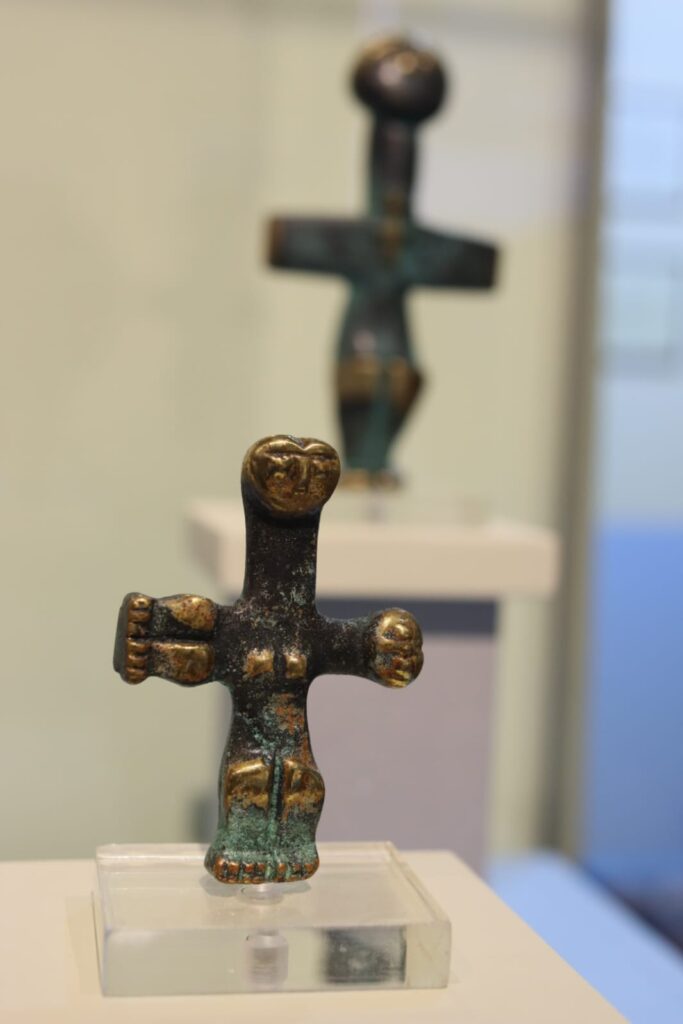 kalikantzaros abren una ventana a la mitología de Chipre 9 Kalikantzaros mitología Chipre Hambi Tsangaris inah