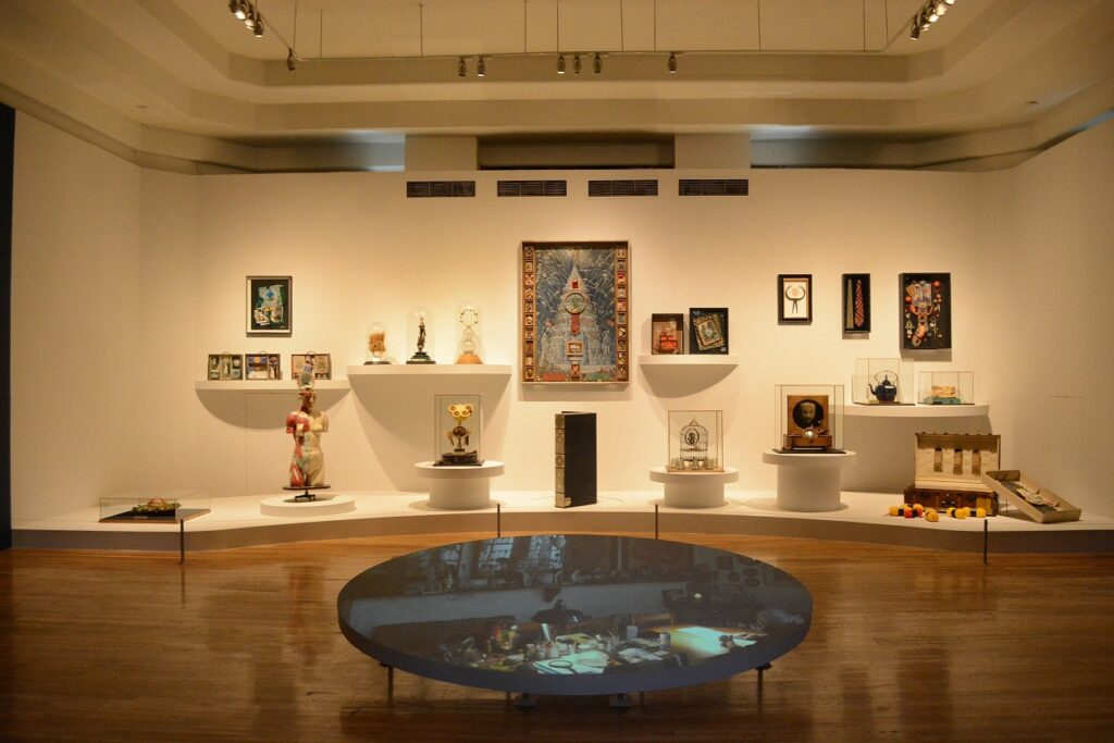 De la mano de Alan Glass, visitantes crean cajas surrealistas 6 Alan glass museo bellas artes box art surrealistas