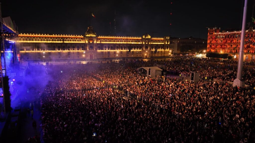 El ritmo tropical-electrónico de Bomba Estéreo cautiva a más 50 mil personas 12 Bomba estereo to my love li Saumet zocalo feminismo