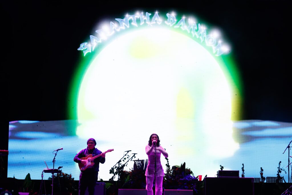 El ritmo tropical-electrónico de Bomba Estéreo cautiva a más 50 mil personas 11 Bomba estereo to my love li Saumet zocalo feminismo