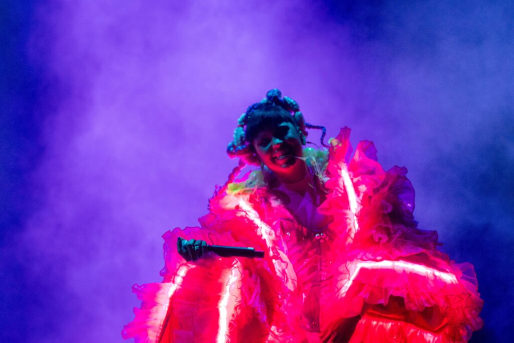 El ritmo tropical-electrónico de Bomba Estéreo cautiva a más 50 mil personas 10 Bomba estereo to my love li Saumet zocalo feminismo