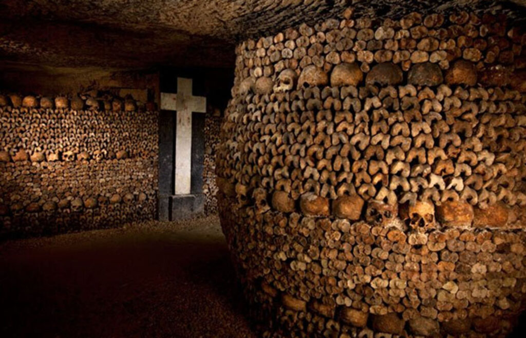 Turismo oscuro, el morbo por visitar las lujosas tumbas de los 'narcos' 9 Turismo oscuro culiacan crimen organizado Auschwitz