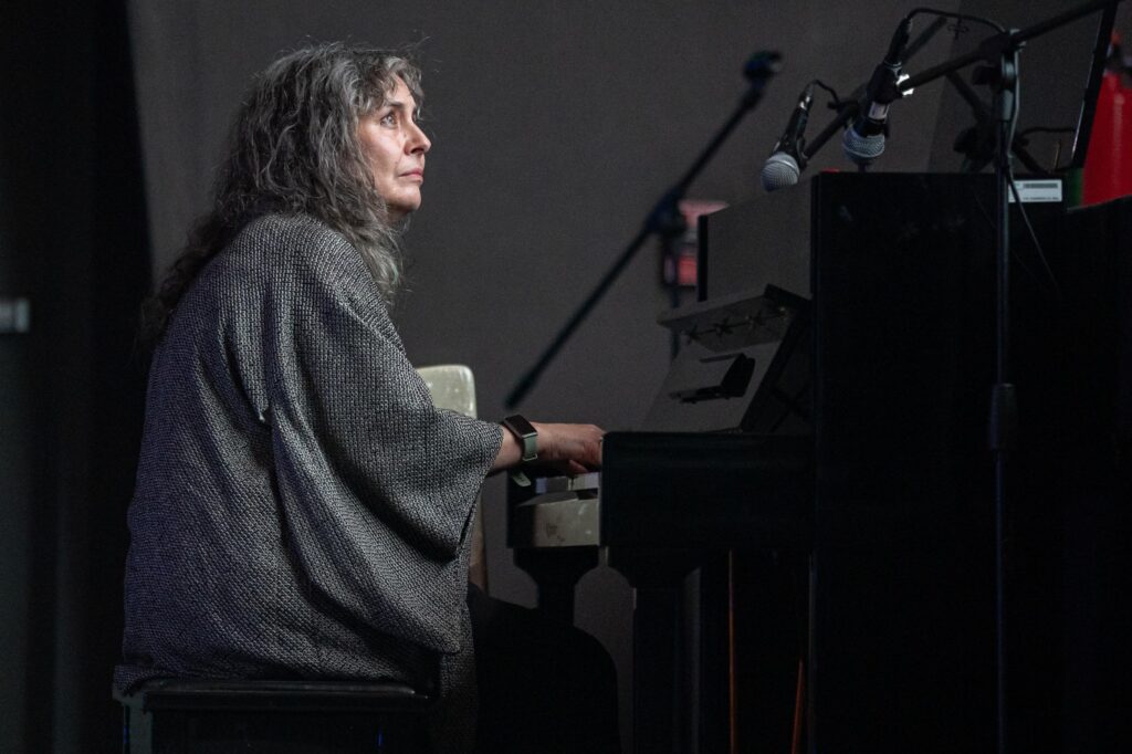 La pianista Deborah Silberer musicaliza en vivo 'La huelga' 6 pianista Deborah Silberer huelga cineteca nacional