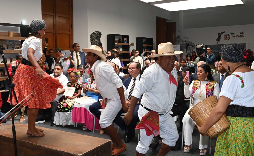 FIL Minería responde al desafío que enfrenta el hábito de la lectura: Lomelí 7 Fil minería unam leonardo lomeli habito de lectura