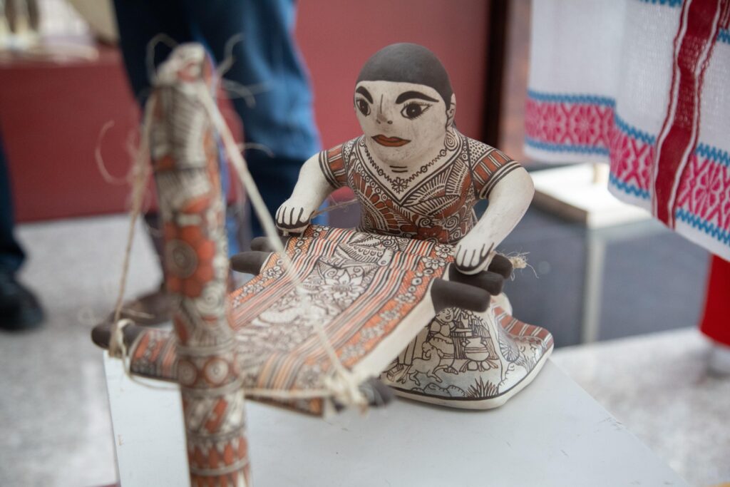 Cosmovisión indígena queda plasmada en ‘Lenguajes del arte popular’ 9 Cosmovisión indígena indautor lenguaje arte popular
