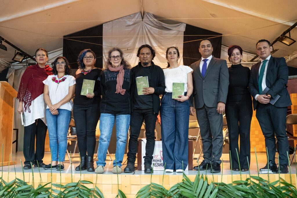 Mikel Ruiz: “viene una nueva generación de escritores” 8 Mikel ruiz Premio Nezahualcóyotl origen de la noche (4)