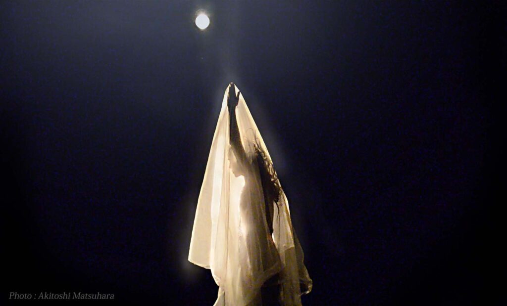 Sandra Soto hace del Popol Vuh danza butoh 9 Sandra soto danza butoh popol vuh teatro helenico