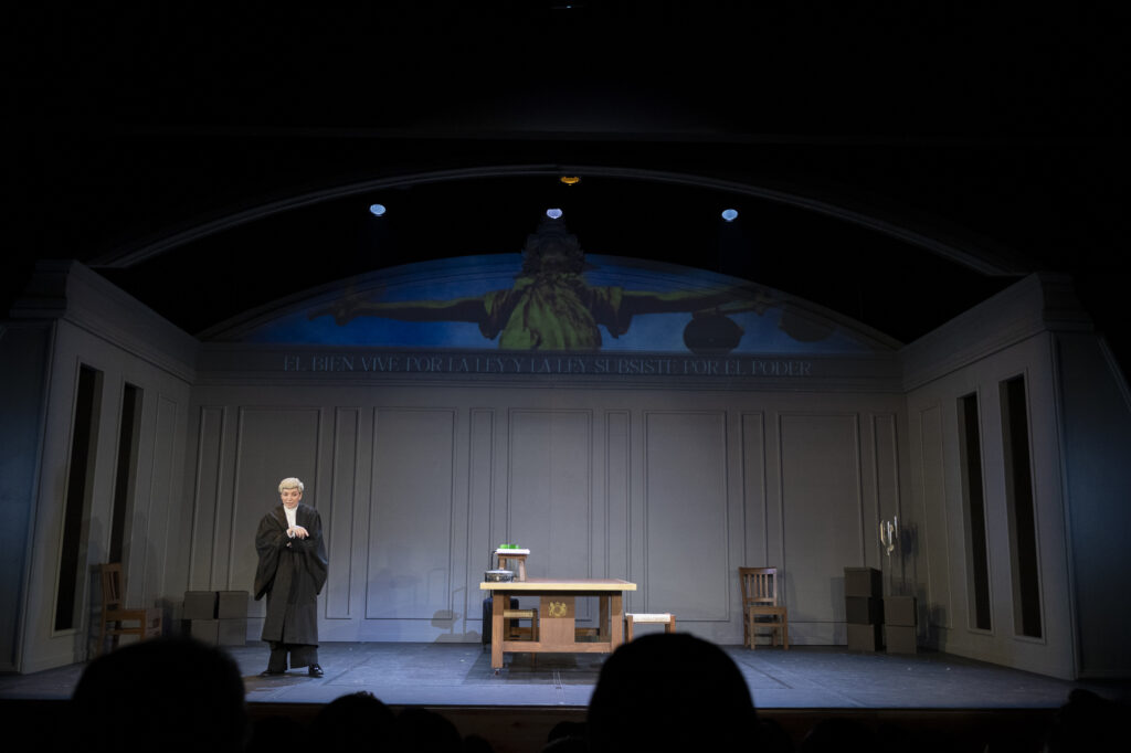 Regina Blandón pone a prueba sus principios en 'Prima Facie' 9 Regina blandon prima facie suzie Miller helenico