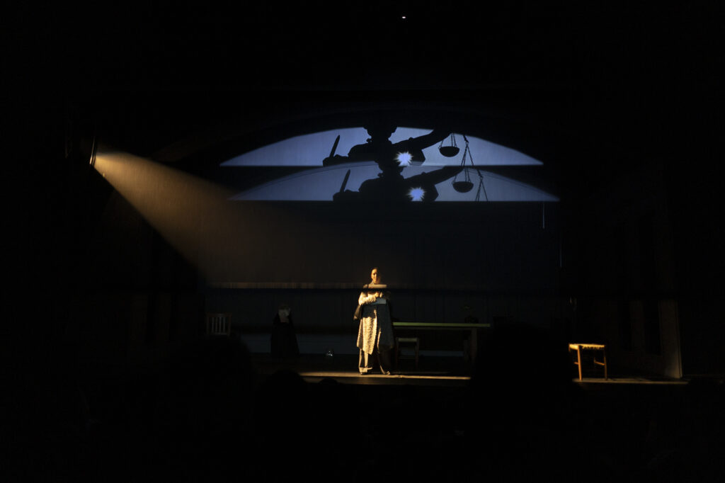 Regina Blandón pone a prueba sus principios en 'Prima Facie' 7 Regina blandon prima facie suzie Miller helenico